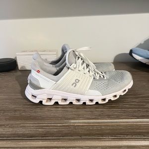 Women’s On Cloud Cloudswift tennis shoes